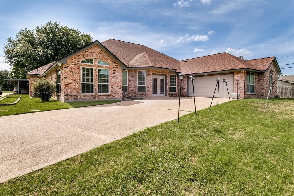 1425 Tobie Layne Street - Photo 0