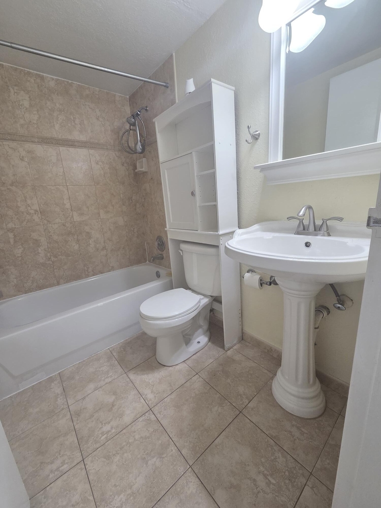 8419 Forest Hills Drive - Photo 12