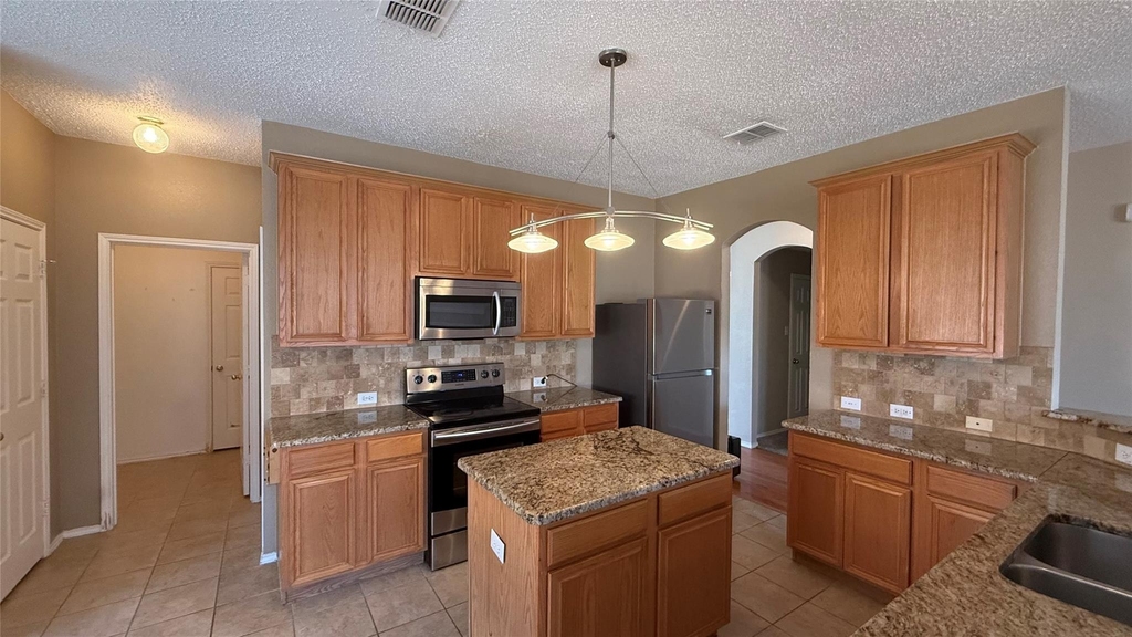 1433 Winterwood Drive - Photo 3