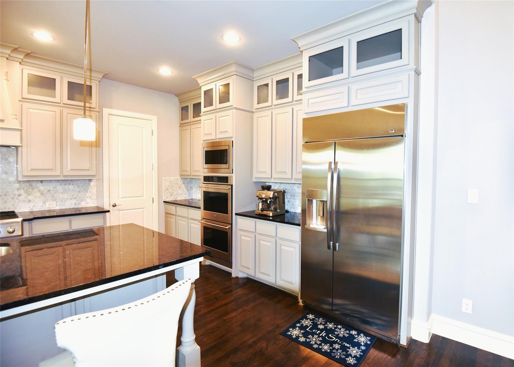 200 Montrose Lane - Photo 9