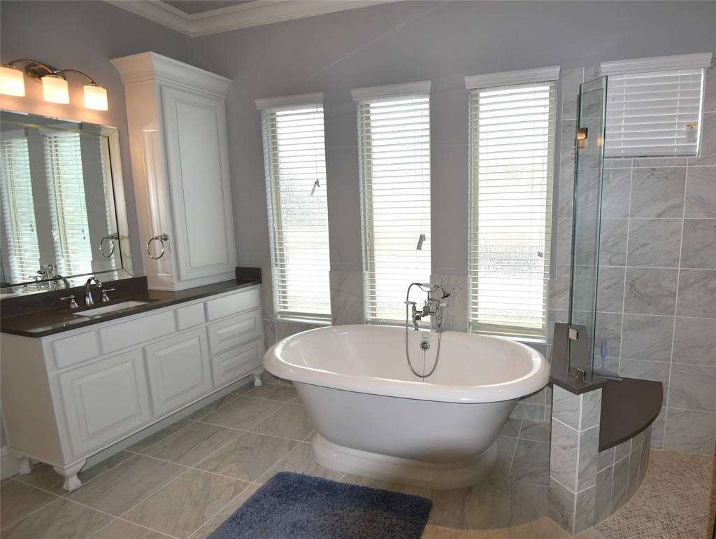 200 Montrose Lane - Photo 14