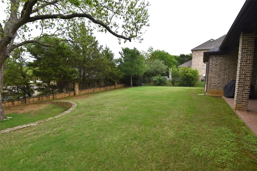 200 Montrose Lane - Photo 38