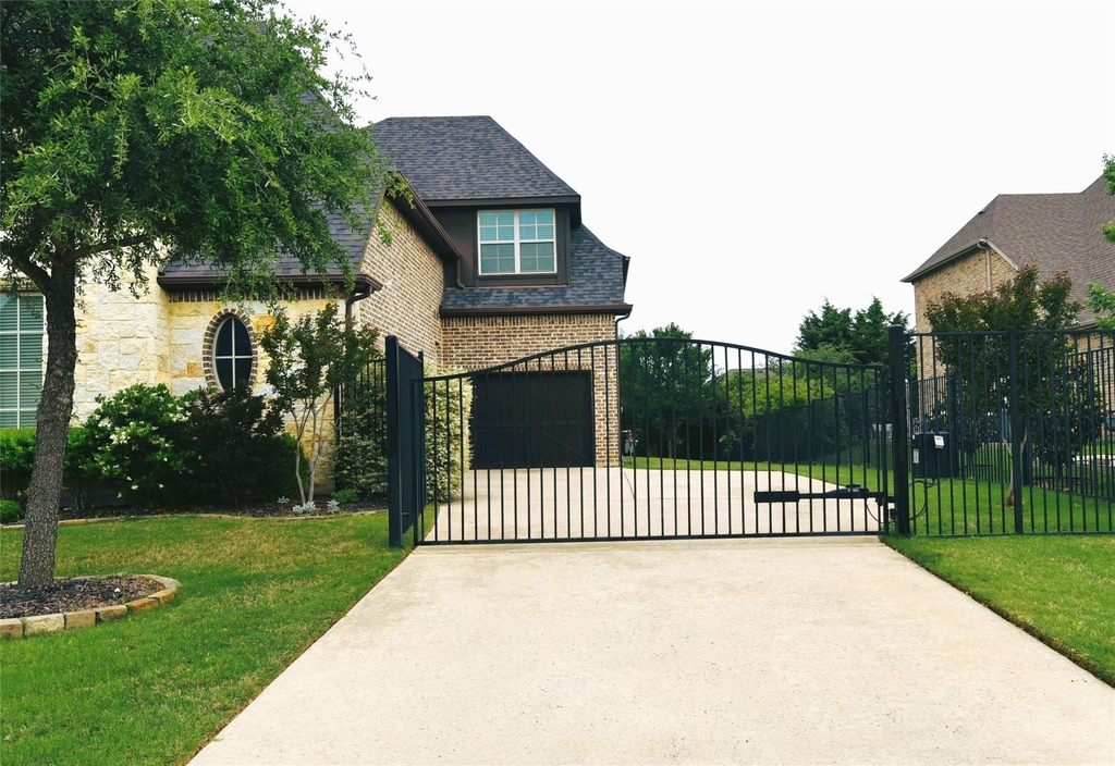200 Montrose Lane - Photo 1