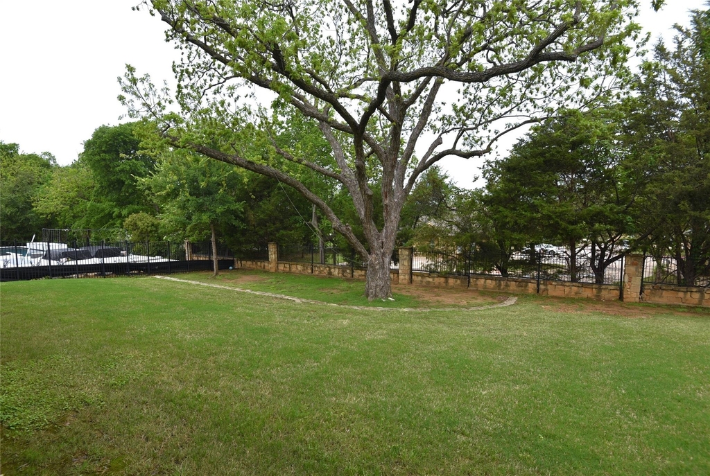 200 Montrose Lane - Photo 37