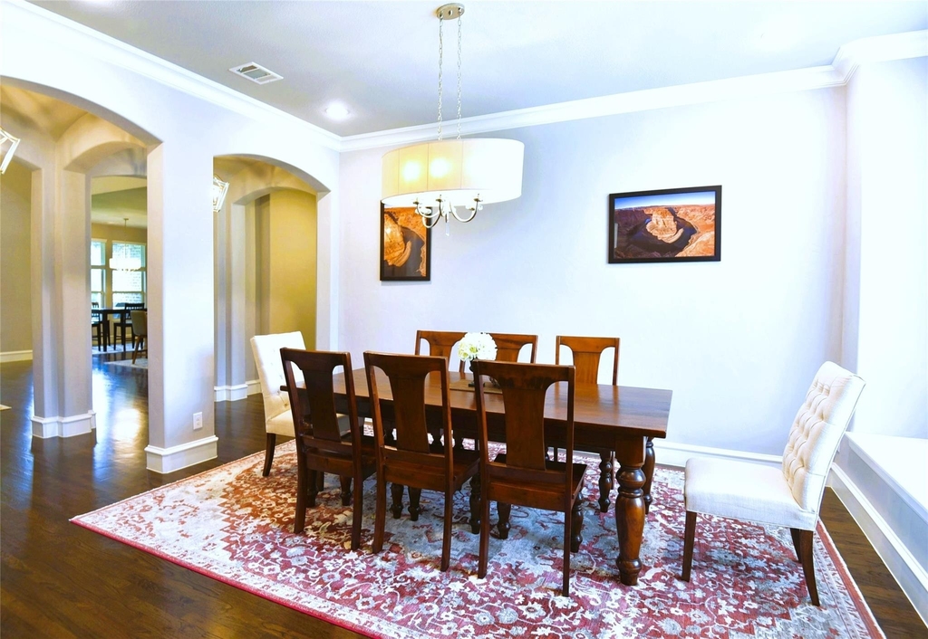 200 Montrose Lane - Photo 5