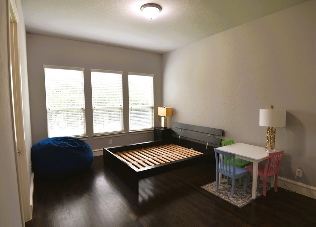 200 Montrose Lane - Photo 19