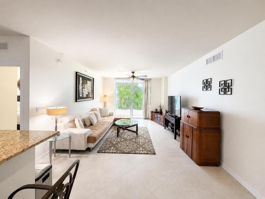 625 Casa Loma Boulevard - Photo 1