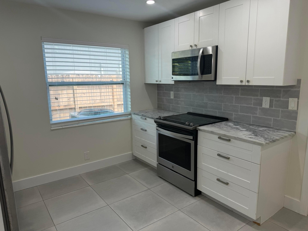 1143 Se 4th Avenue - Photo 5