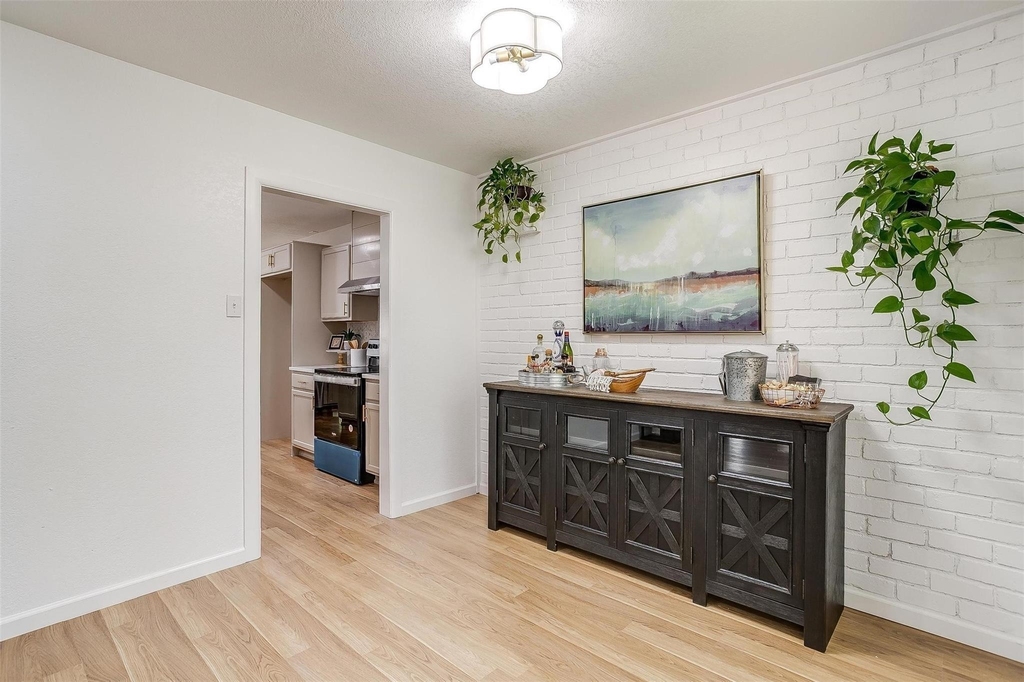 1701 Larkspur Drive - Photo 4