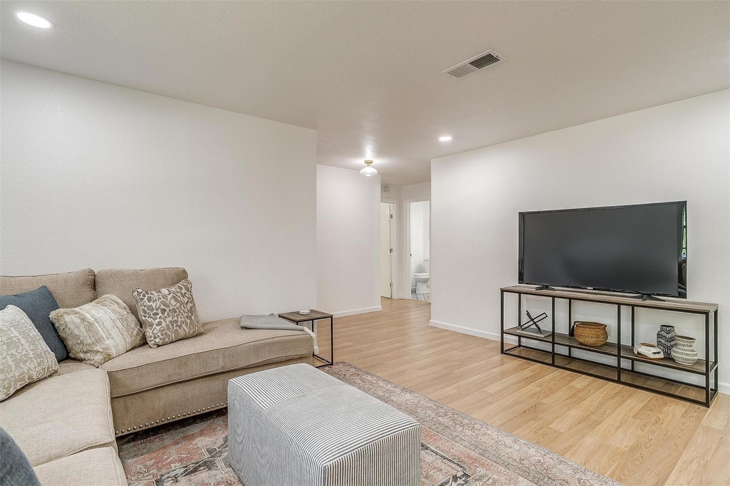 1701 Larkspur Drive - Photo 2