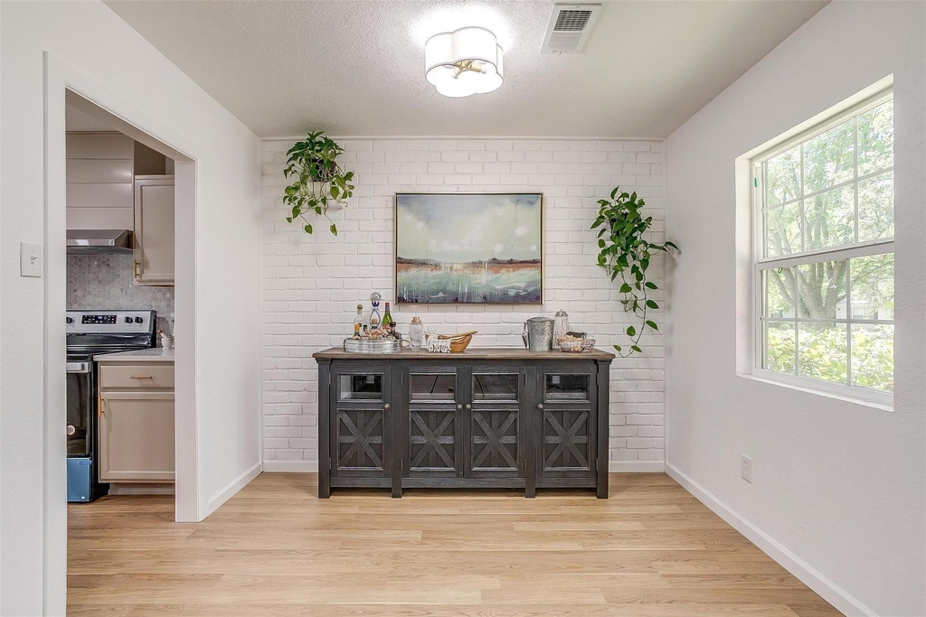1701 Larkspur Drive - Photo 5