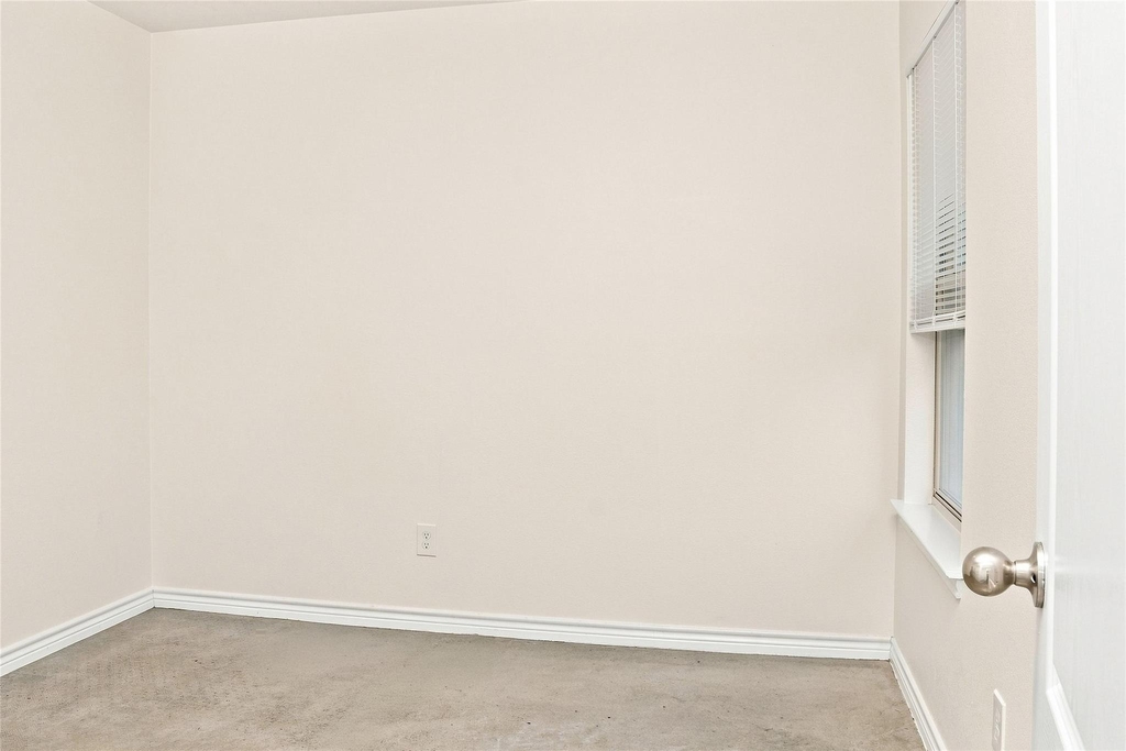6015 Amelia Earhart Boulevard - Photo 12