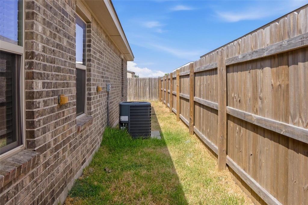 6015 Amelia Earhart Boulevard - Photo 15