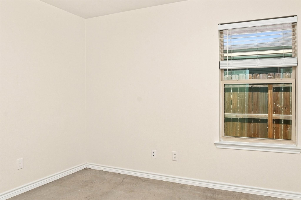 6015 Amelia Earhart Boulevard - Photo 11