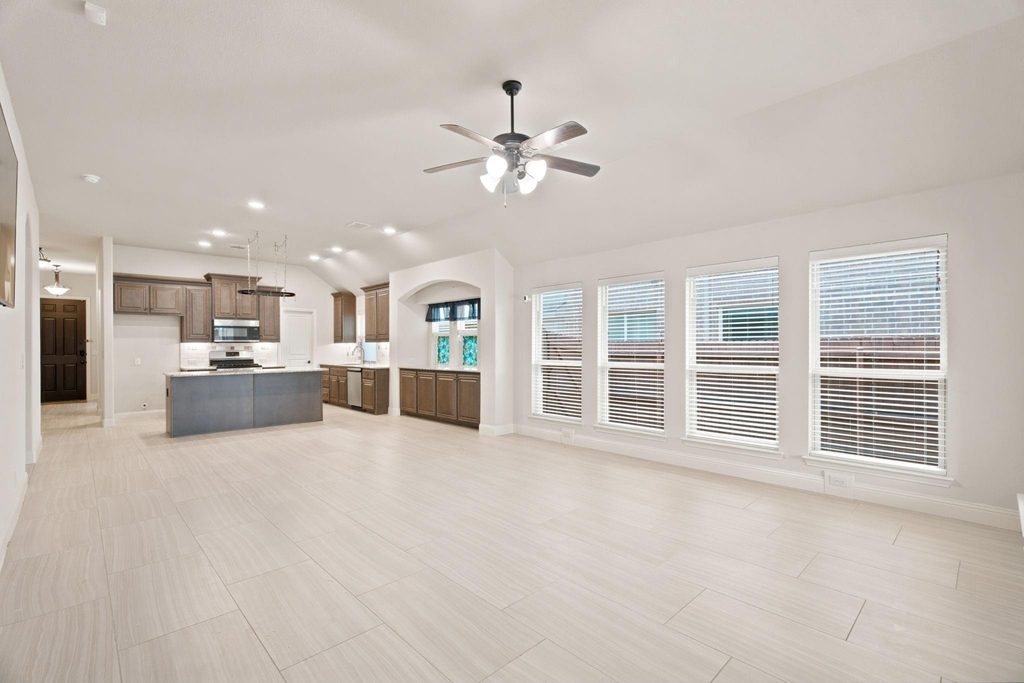 1509 Yellowthroat Drive - Photo 2