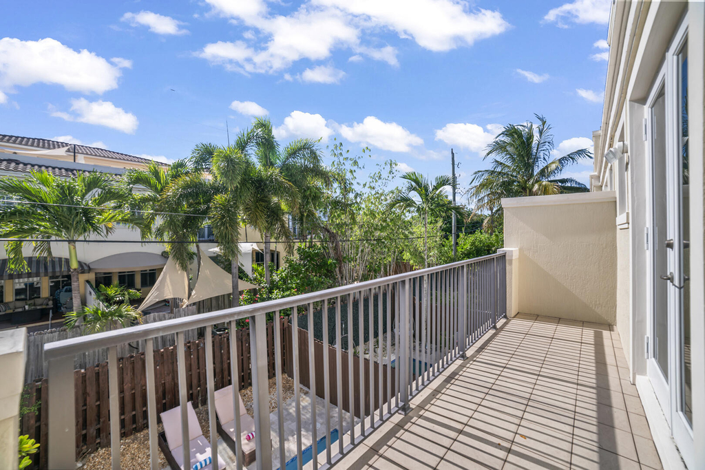 1849 Ne 26th - Photo 15