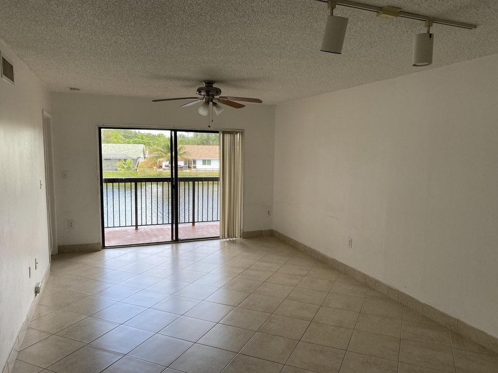 9938 Nob Hill Lane - Photo 0