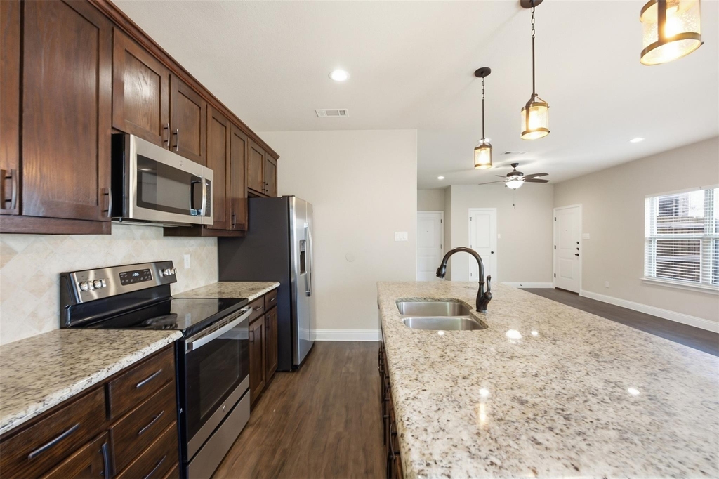 809 Jameson Street - Photo 4