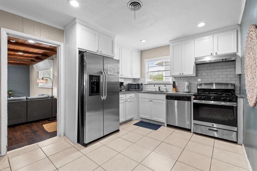 1110 Park Street - Photo 2