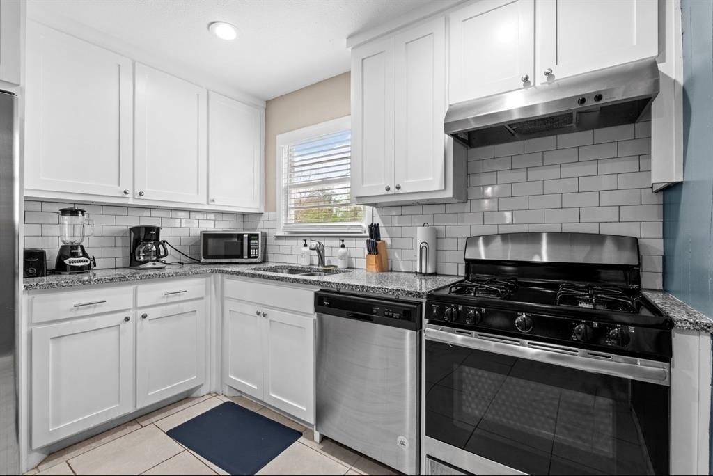 1110 Park Street - Photo 3