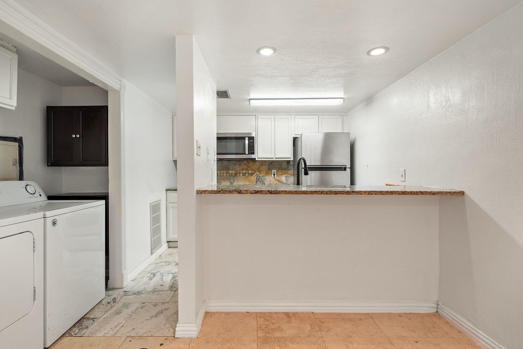 3121 Park Lane - Photo 11