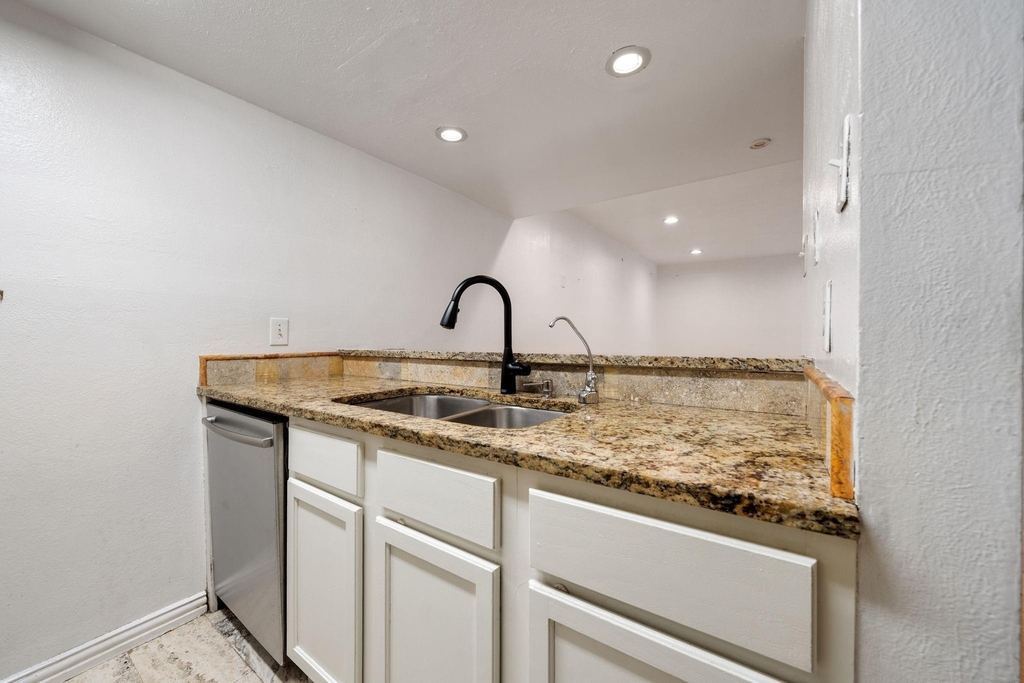 3121 Park Lane - Photo 14