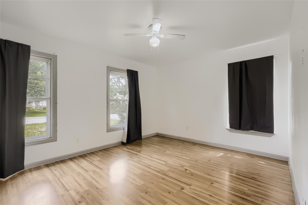 326 E Holley Street - Photo 15