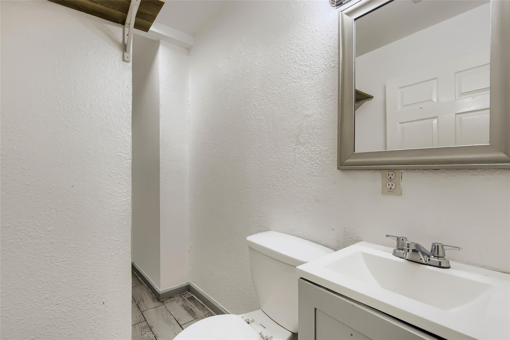 326 E Holley Street - Photo 23