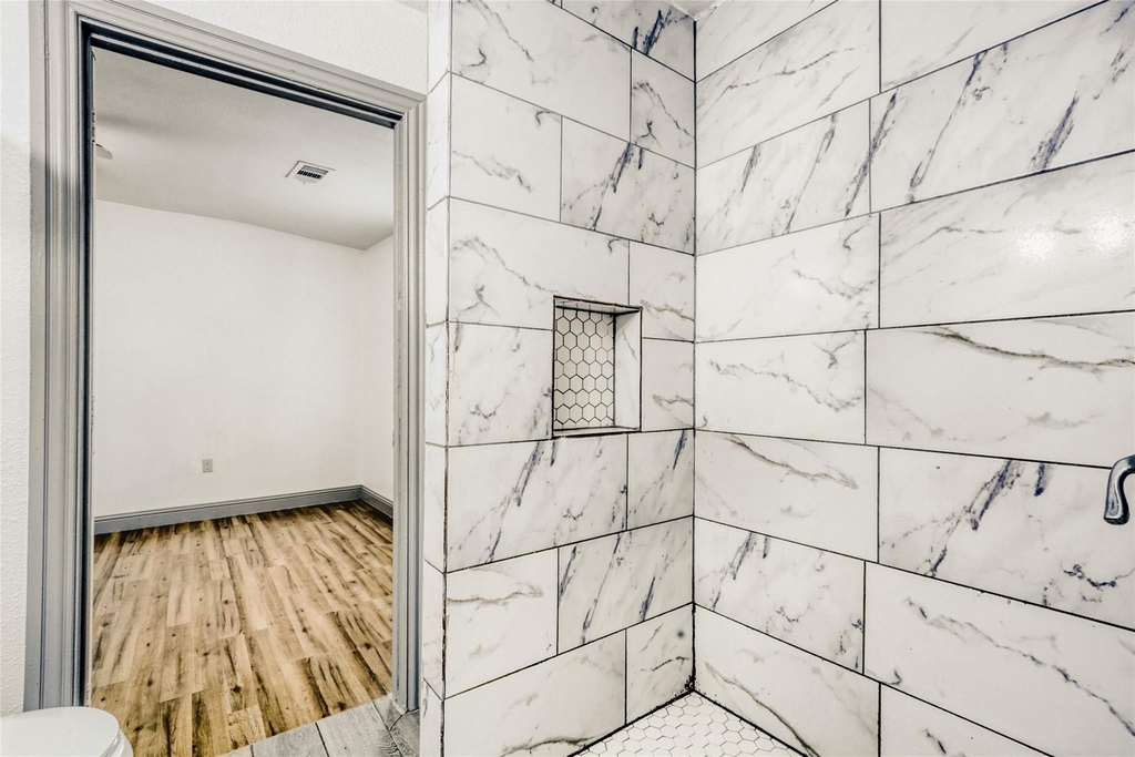 326 E Holley Street - Photo 12