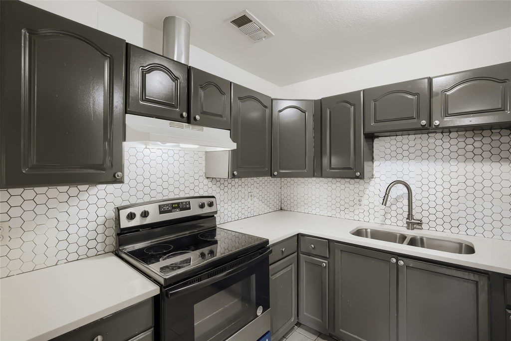 326 E Holley Street - Photo 3