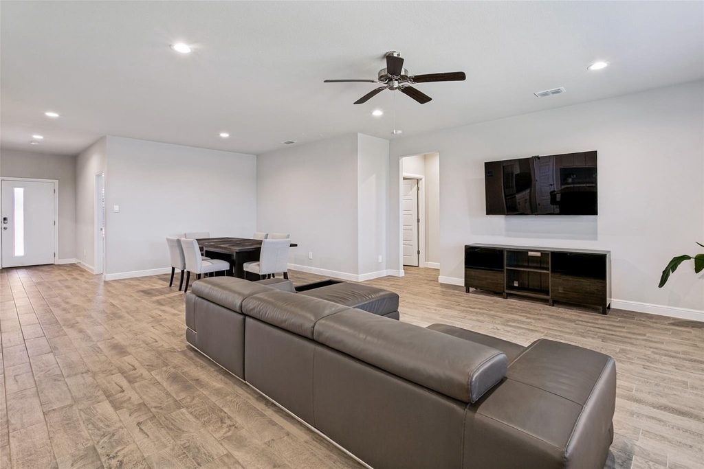 1608 Central Park Drive - Photo 7