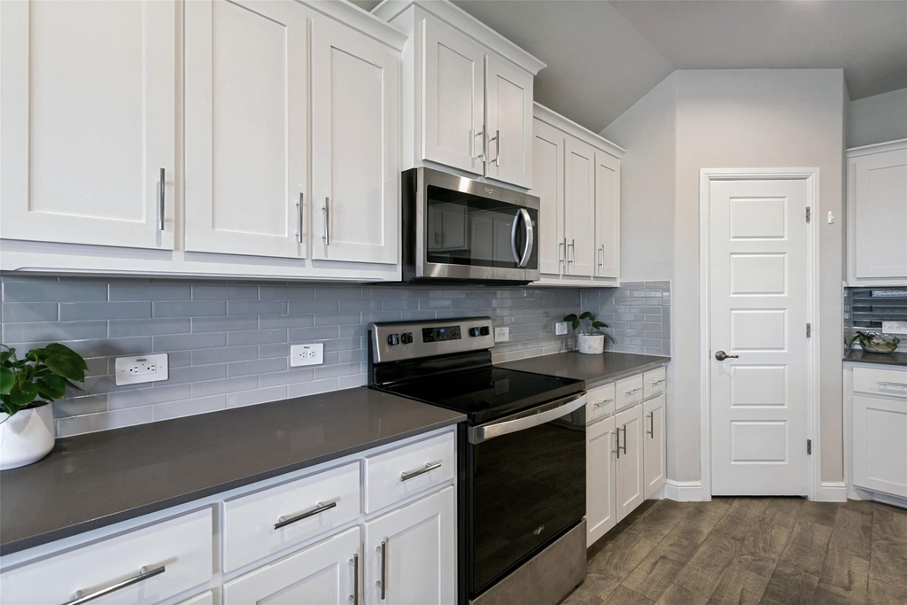 1608 Central Park Drive - Photo 4