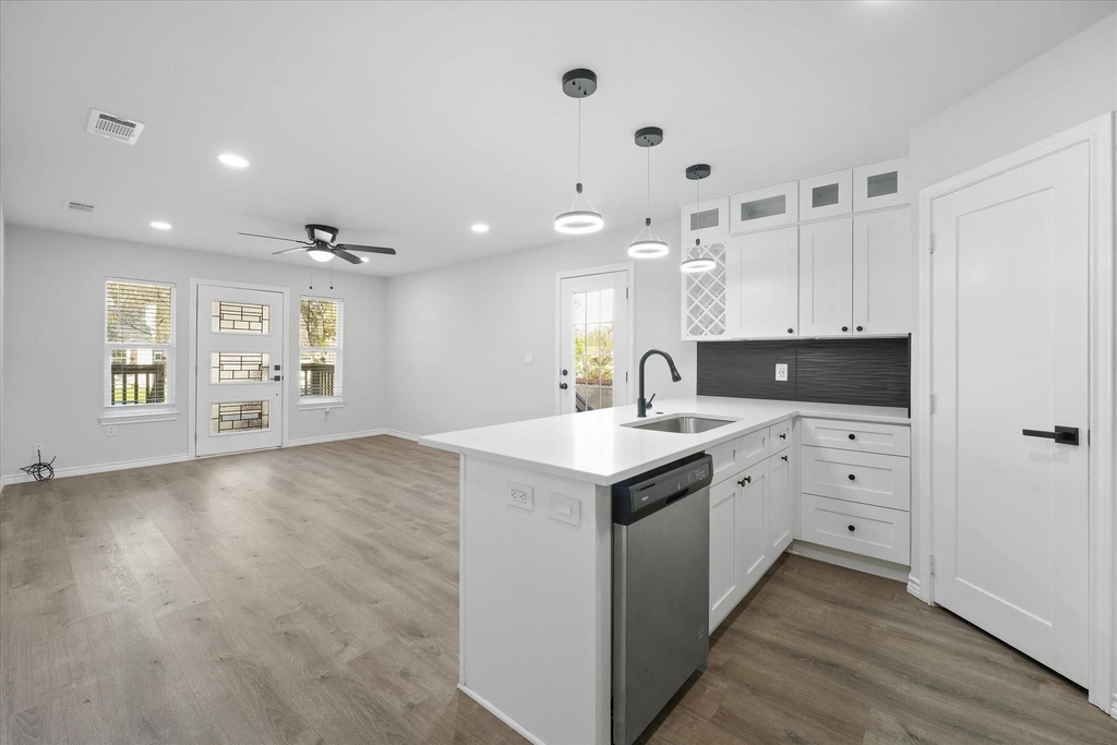 1122 S Oak Cliff Boulevard - Photo 5
