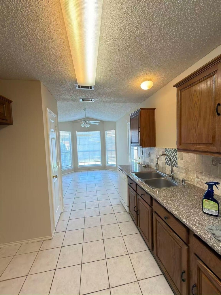 2918 Lake Valley Drive - Photo 8