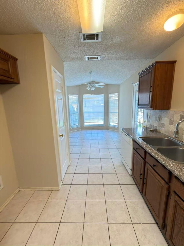2918 Lake Valley Drive - Photo 7