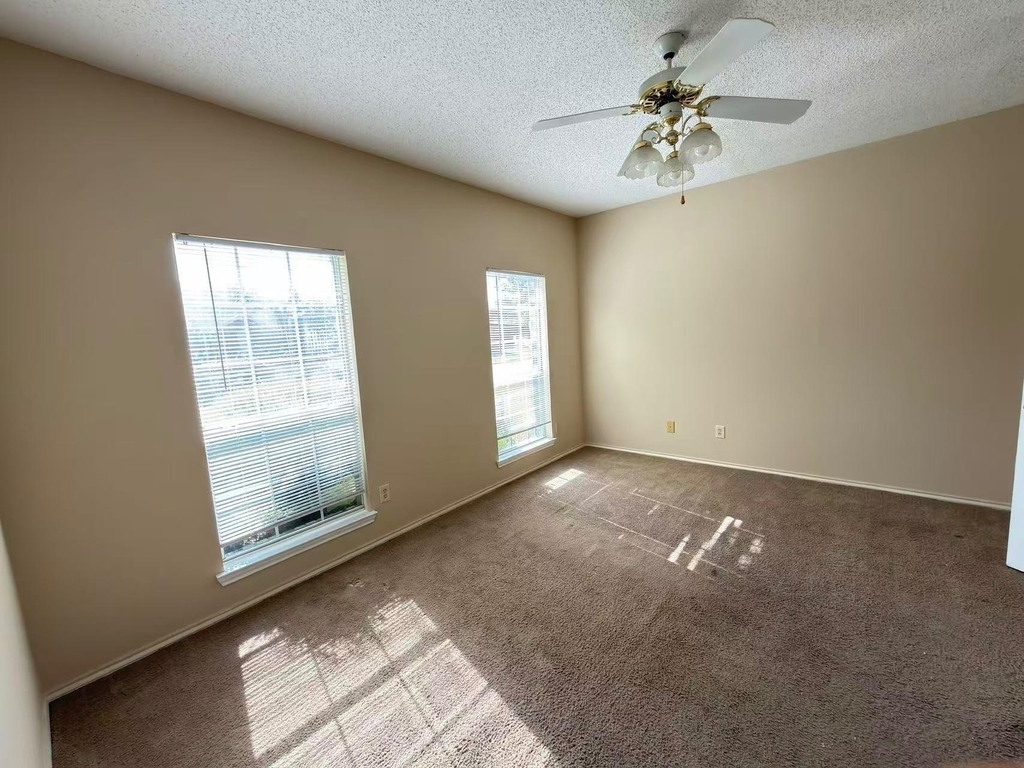 2918 Lake Valley Drive - Photo 15