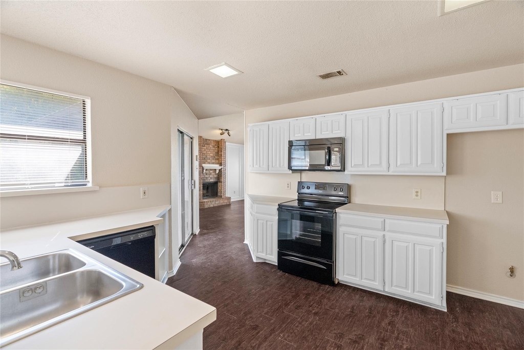 1933 Lavaca Trail - Photo 11