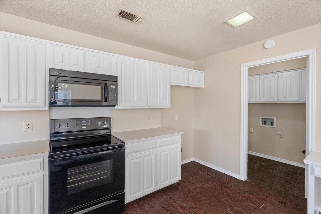 1933 Lavaca Trail - Photo 9