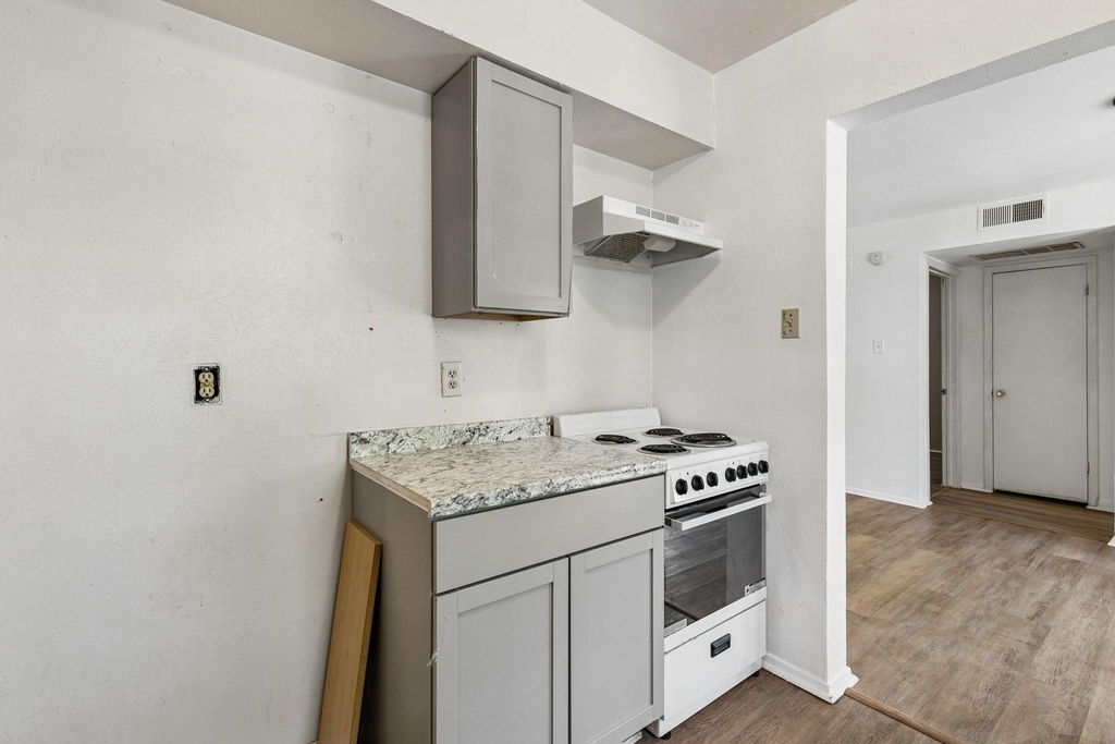 1823 Randolph Drive - Photo 5