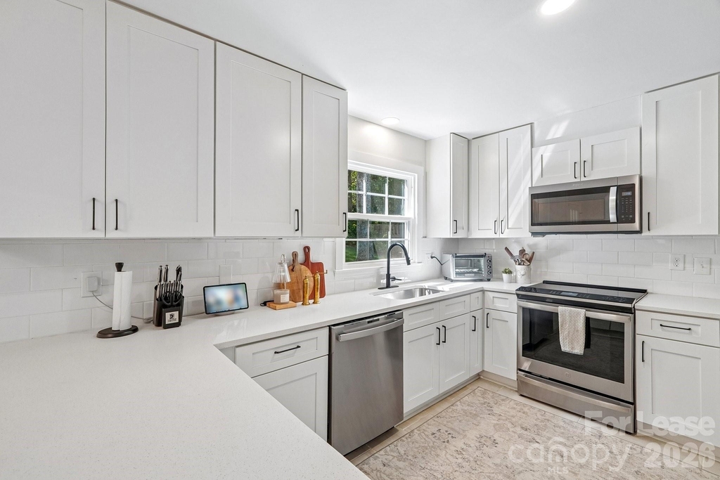 2947 Heathgate Road - Photo 17