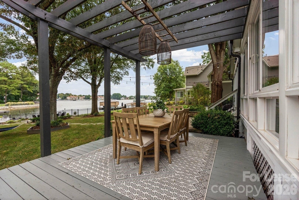18026 Whispering Oaks Drive - Photo 47