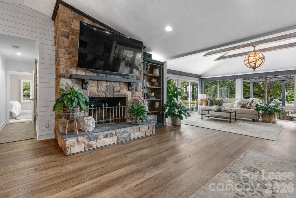 18026 Whispering Oaks Drive - Photo 19