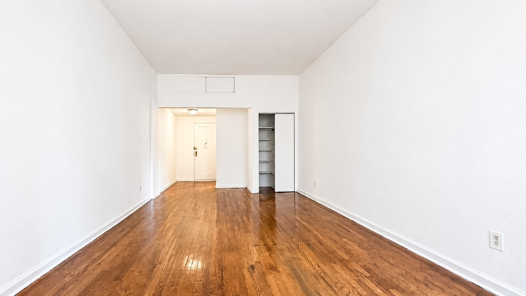 404 East 75th Street - Photo 2