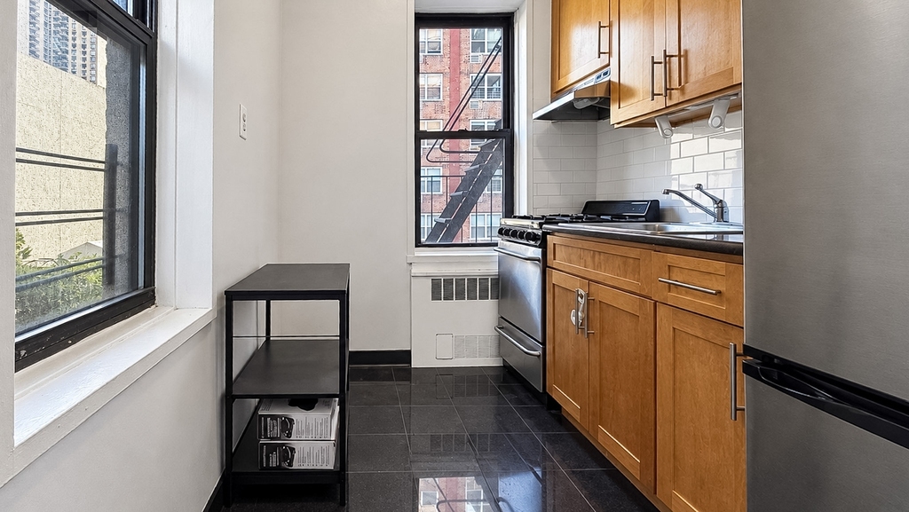 404 East 75th Street - Photo 1