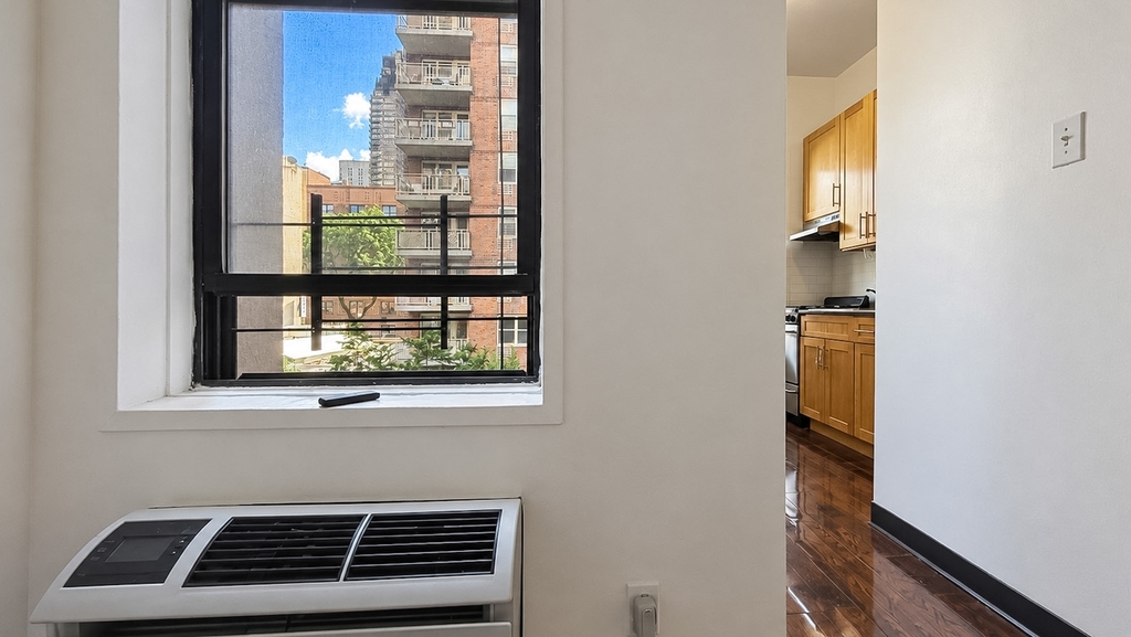 404 East 75th Street - Photo 4