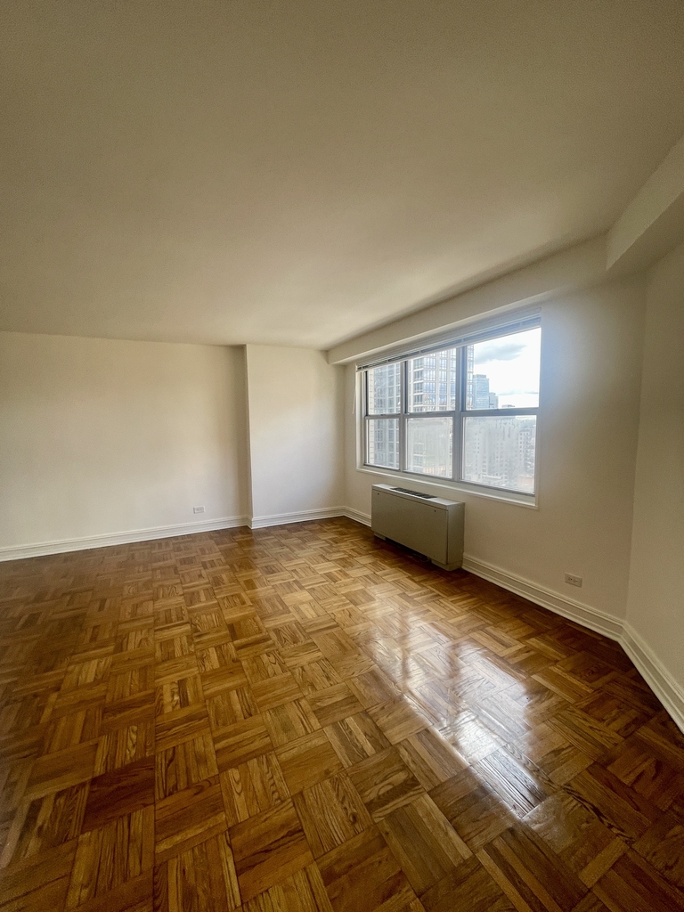 West 52nd Street - Photo 1