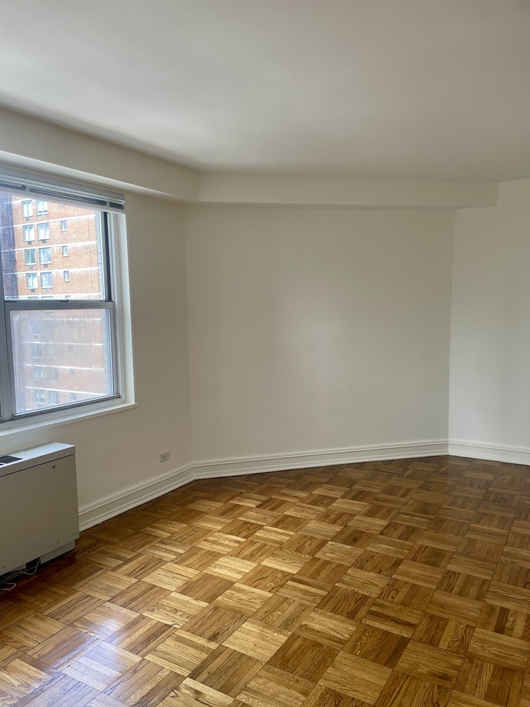 West 52nd Street - Photo 2