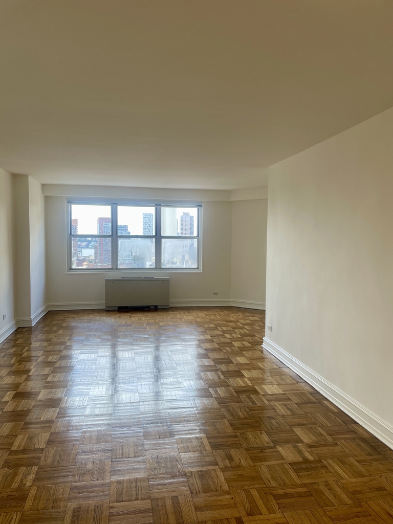 West 52nd Street - Photo 0