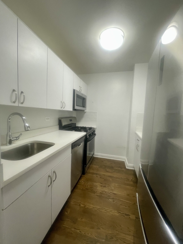 401 East 88th Street, 9D - Photo 4
