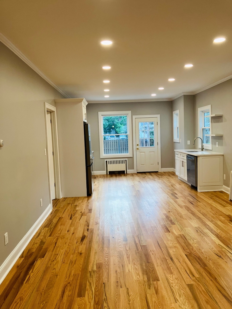 75 Waller Avenue - Photo 1